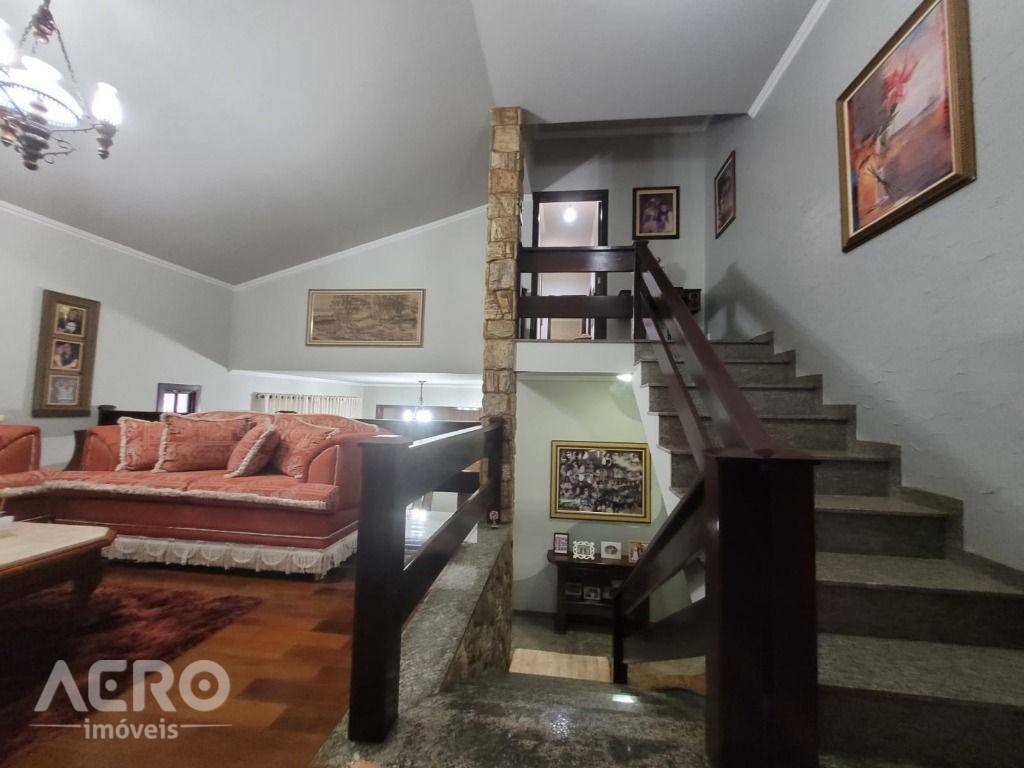 Casa à venda com 4 quartos, 363m² - Foto 4