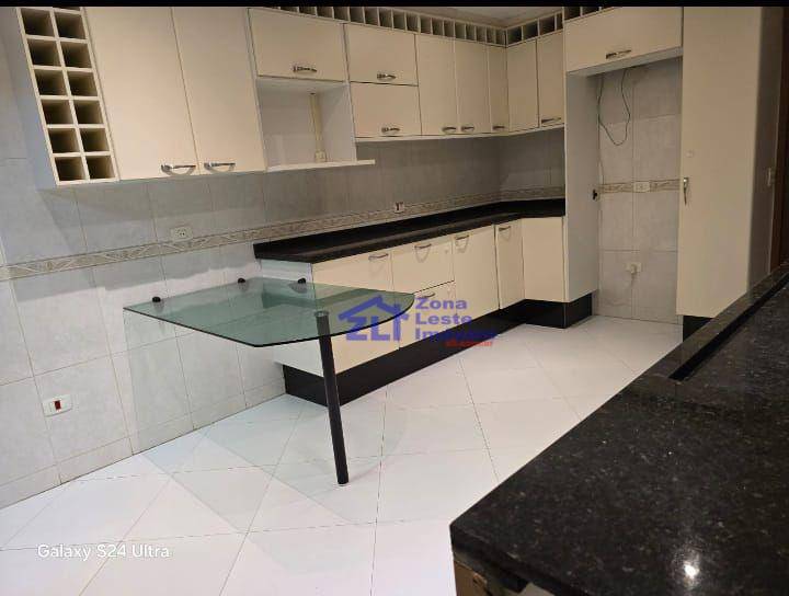 Sobrado à venda com 3 quartos, 215m² - Foto 3