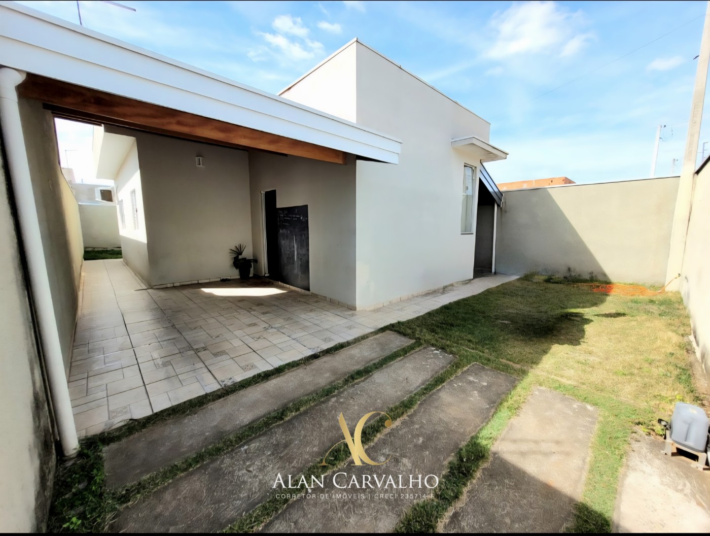 Casa à venda com 3 quartos, 200m² - Foto 1