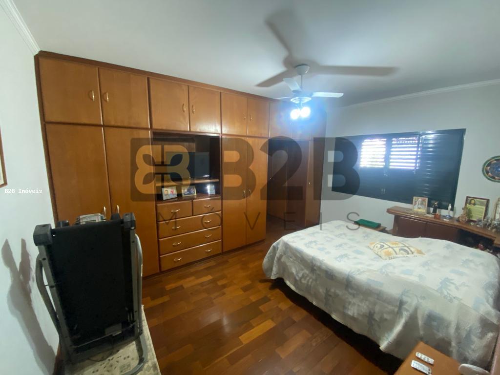 Casa à venda com 3 quartos, 328m² - Foto 16