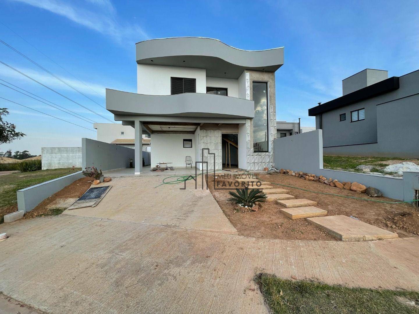 Casa à venda com 3 quartos, 208m² - Foto 1