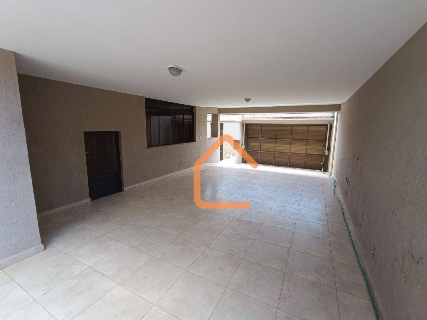 Casa para alugar com 4 quartos, 378m² - Foto 39