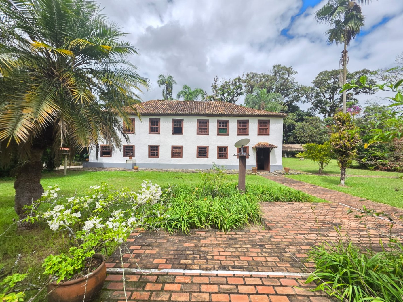 Fazenda à venda com 6 quartos, 183m² - Foto 1