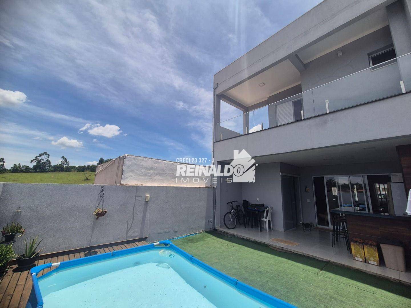 Casa à venda com 3 quartos, 181m² - Foto 1