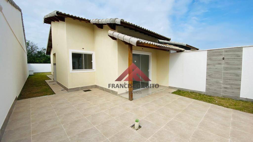 Casa à venda com 2 quartos, 69m² - Foto 1