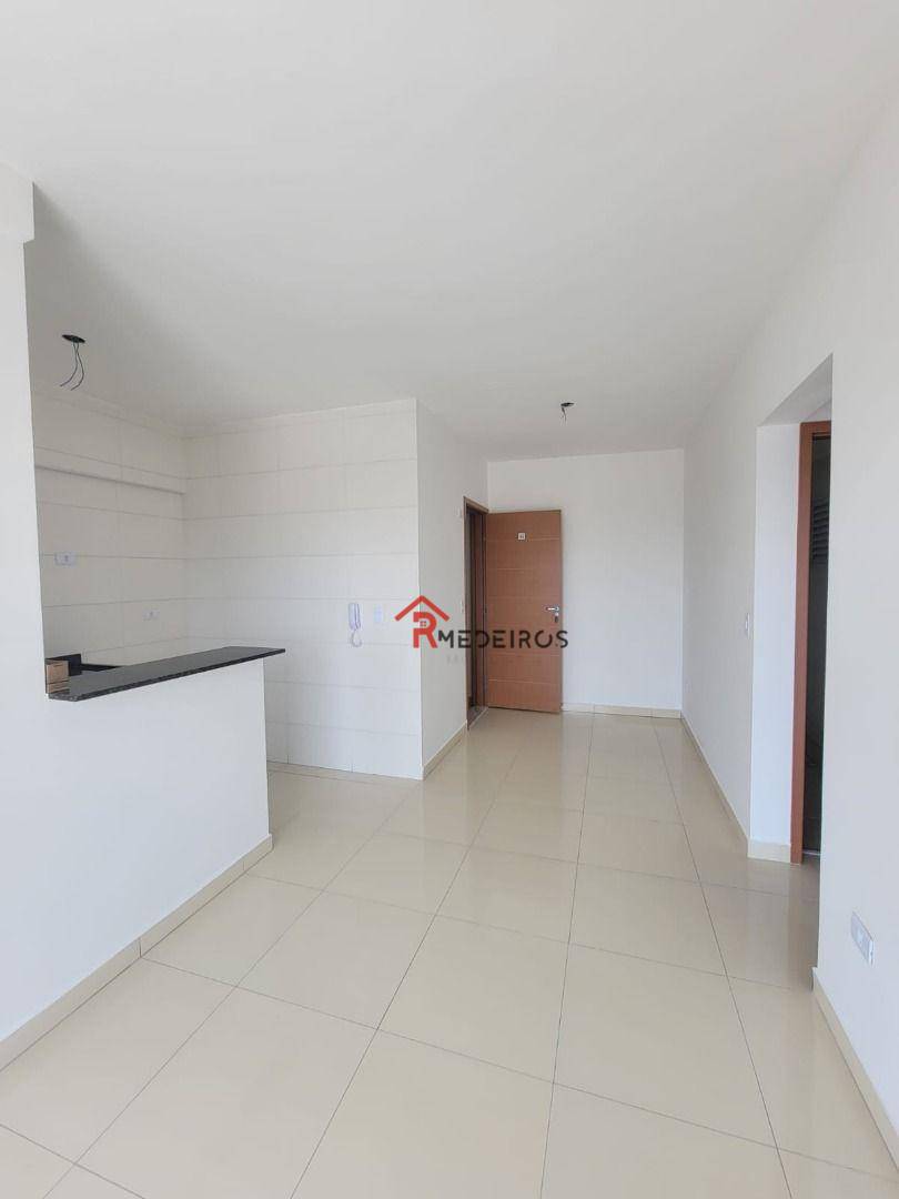 Apartamento à venda com 2 quartos, 67m² - Foto 2