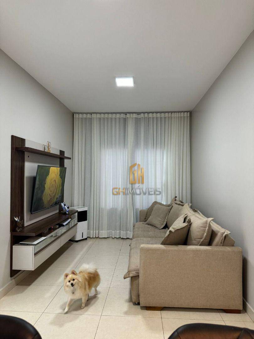 Sobrado à venda com 3 quartos, 200m² - Foto 1