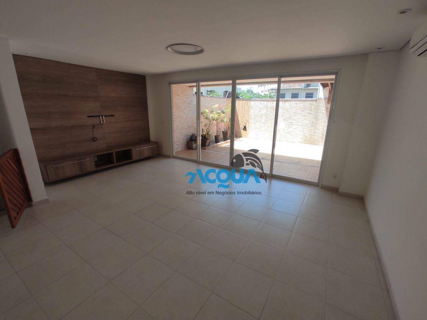 Casa de Condomínio à venda com 4 quartos, 315m² - Foto 2