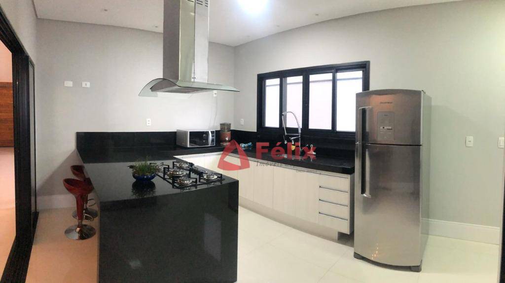 Casa de Condomínio à venda com 4 quartos, 260m² - Foto 5