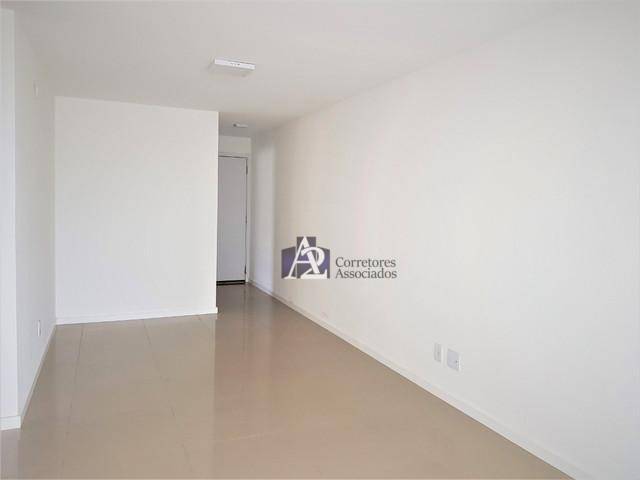 Apartamento à venda com 3 quartos, 87m² - Foto 15