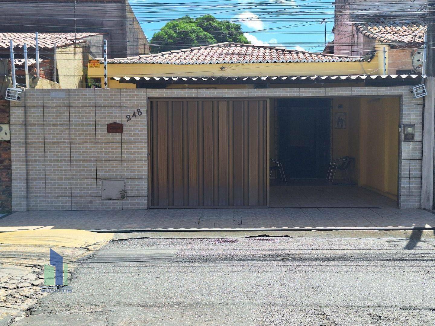 Casa à venda com 3 quartos, 90m² - Foto 1