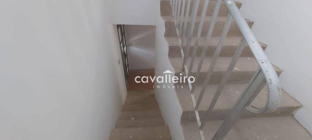 Casa à venda com 6 quartos, 90m² - Foto 19