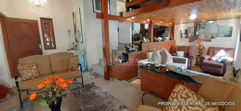 Casa de Condomínio à venda com 4 quartos, 311m² - Foto 2