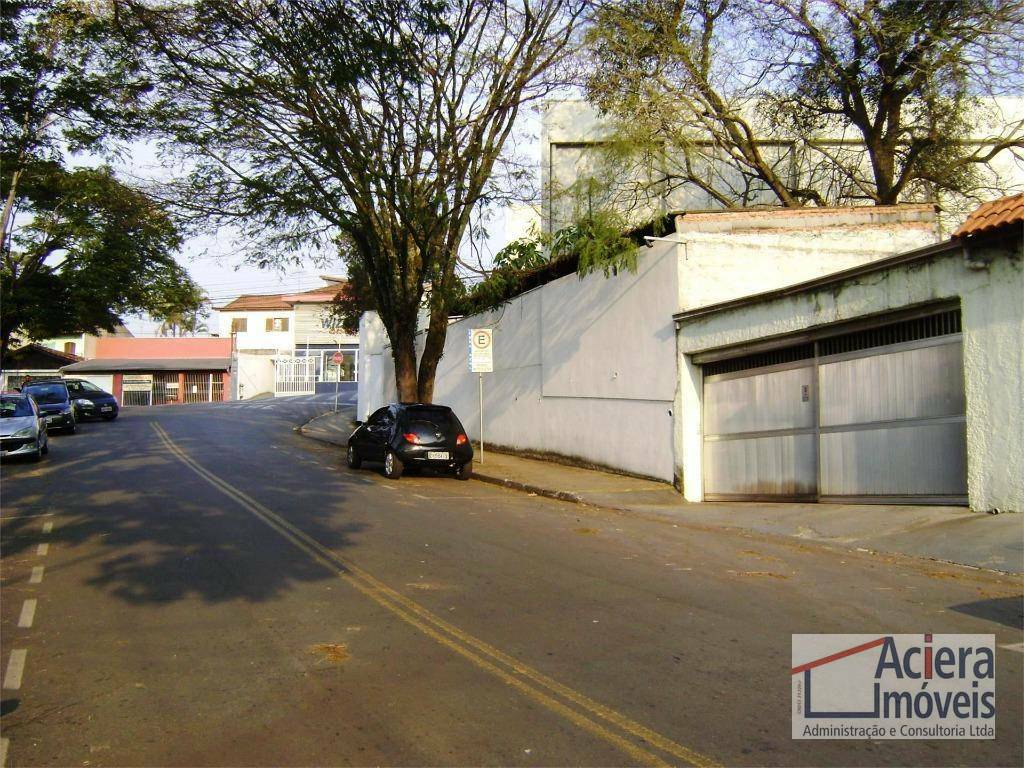 Casa à venda com 3 quartos, 250m² - Foto 2
