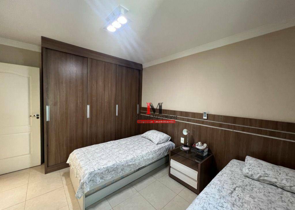 Casa de Condomínio à venda com 3 quartos, 380m² - Foto 23