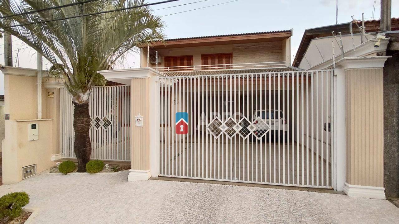 Casa à venda com 3 quartos, 380m² - Foto 1