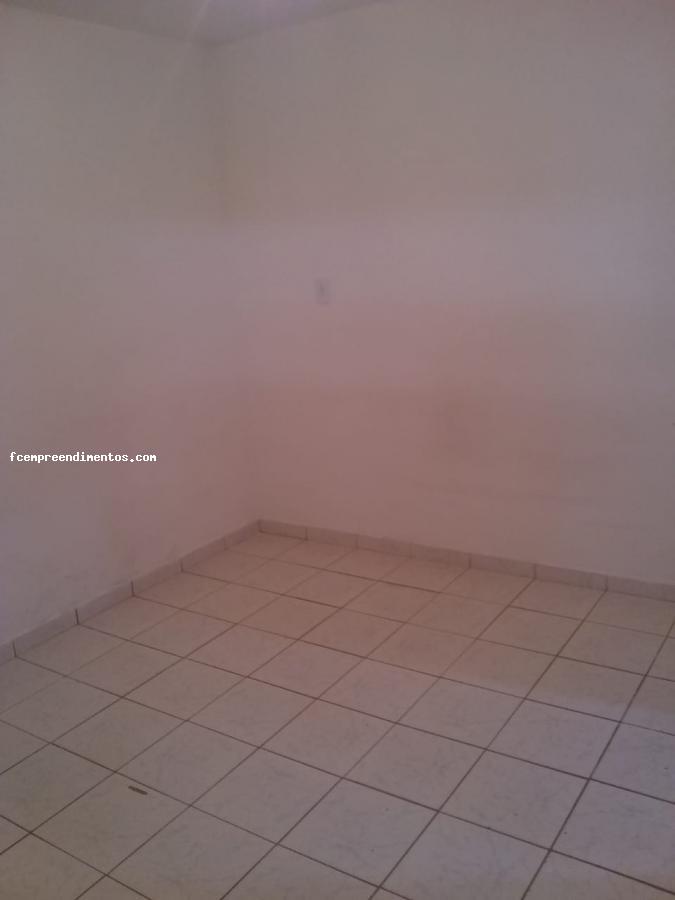 Casa à venda com 4 quartos, 200m² - Foto 2