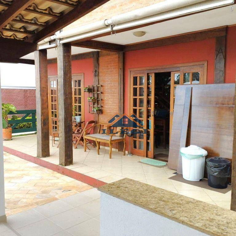 Casa de Condomínio à venda com 3 quartos, 210m² - Foto 2