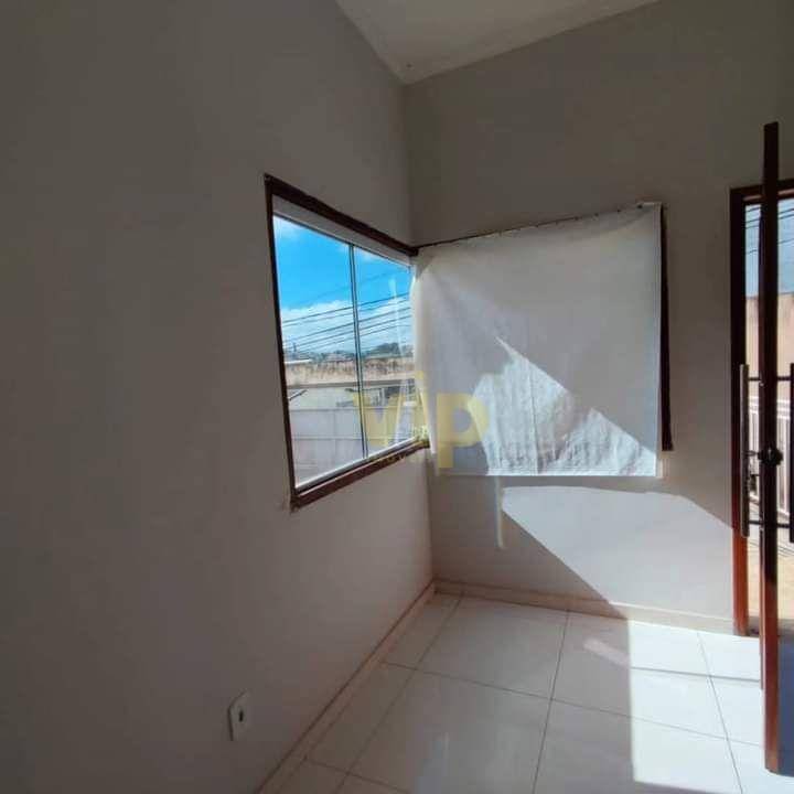 Casa à venda com 2 quartos, 77m² - Foto 4