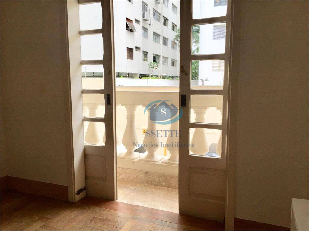 Apartamento à venda com 3 quartos, 130m² - Foto 4