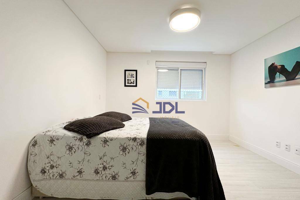 Apartamento à venda com 3 quartos, 189m² - Foto 13