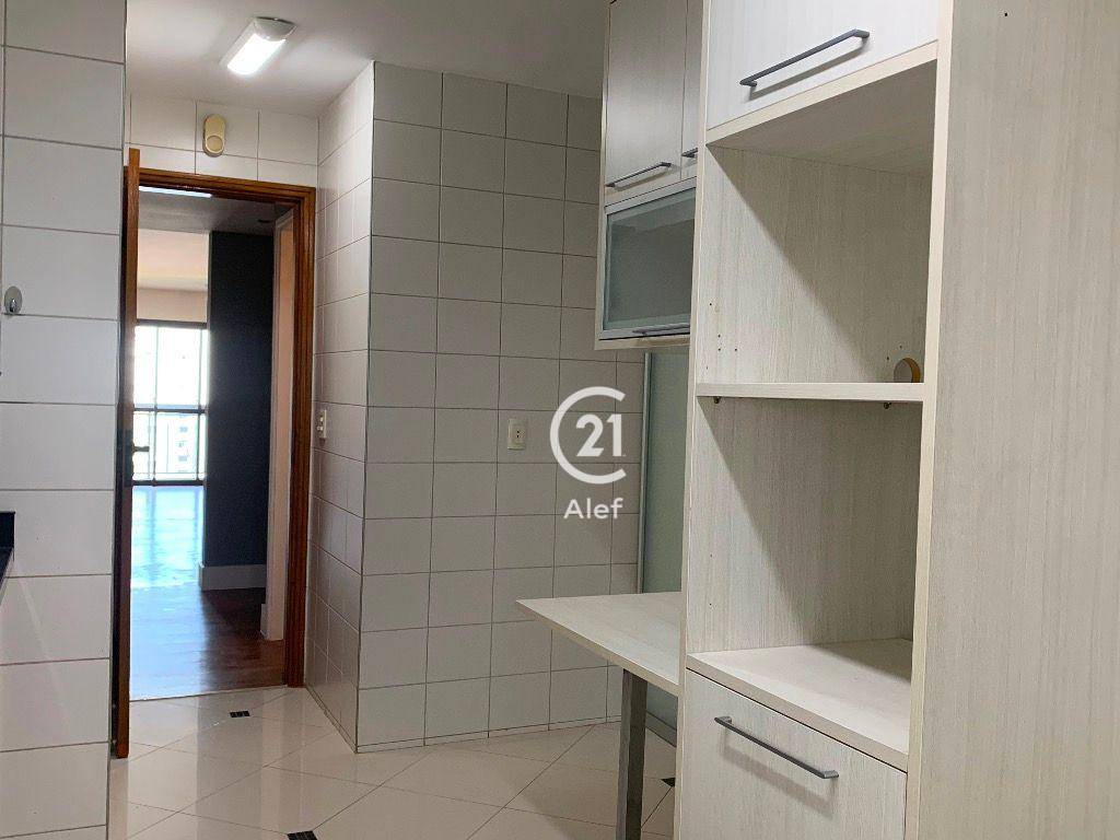 Apartamento para alugar com 3 quartos, 130m² - Foto 8