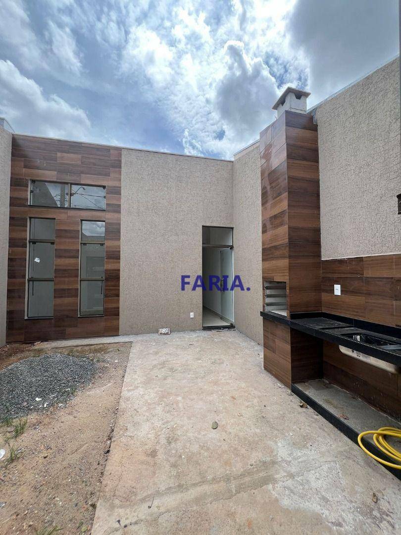 Casa à venda com 3 quartos, 114m² - Foto 2