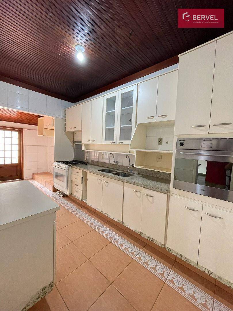 Casa para alugar com 6 quartos, 155m² - Foto 10