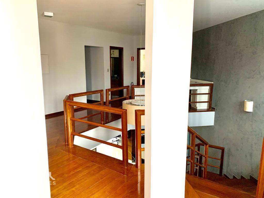 Casa à venda com 4 quartos, 328m² - Foto 7