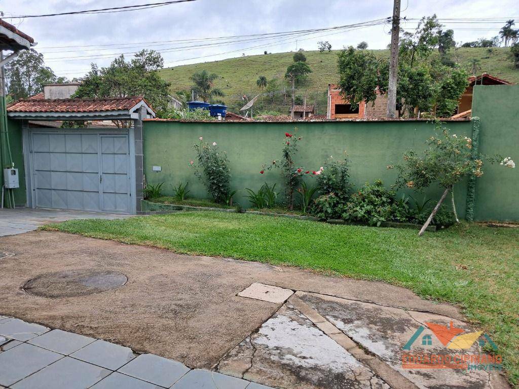 Casa à venda com 3 quartos, 350m² - Foto 2