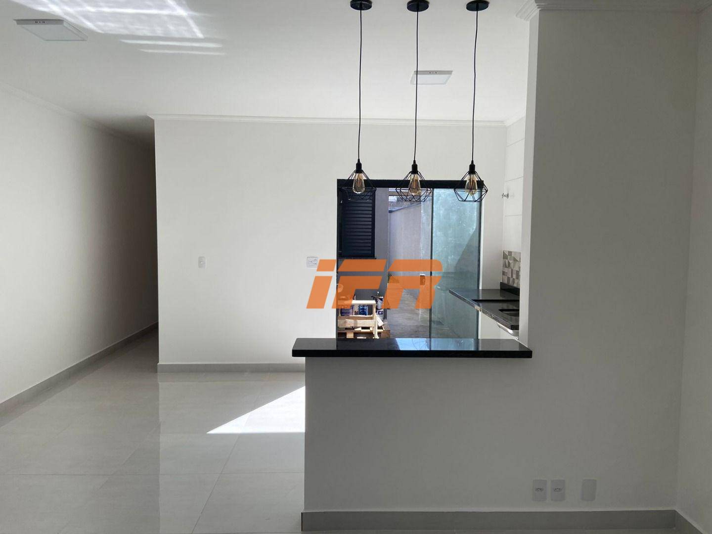 Casa à venda com 2 quartos, 68m² - Foto 4