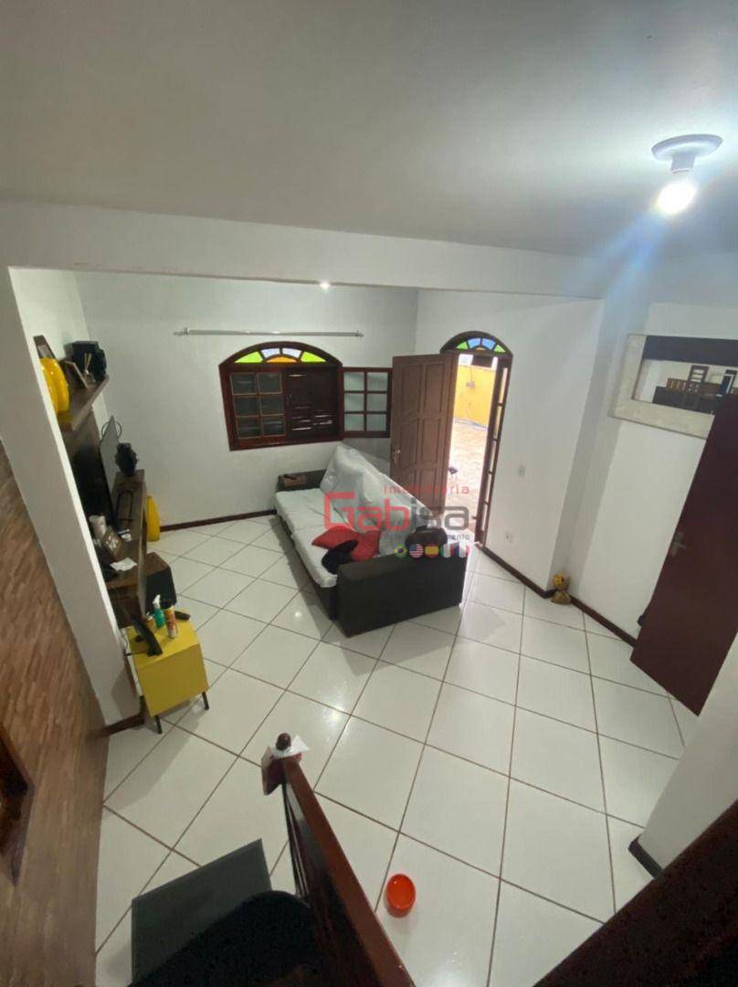 Casa à venda com 3 quartos, 300m² - Foto 1