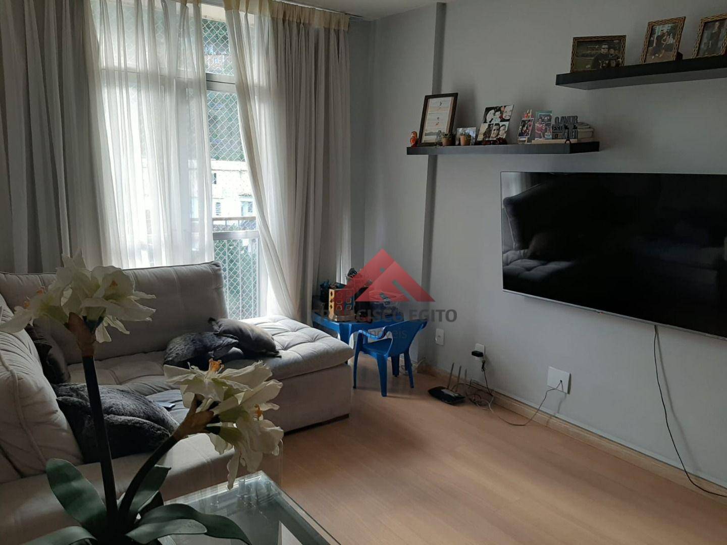 Apartamento à venda com 2 quartos, 62m² - Foto 1