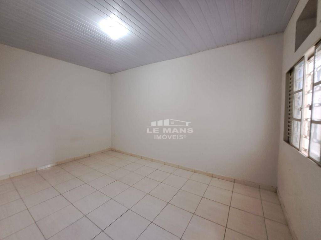 Casa para alugar com 4 quartos, 172m² - Foto 8