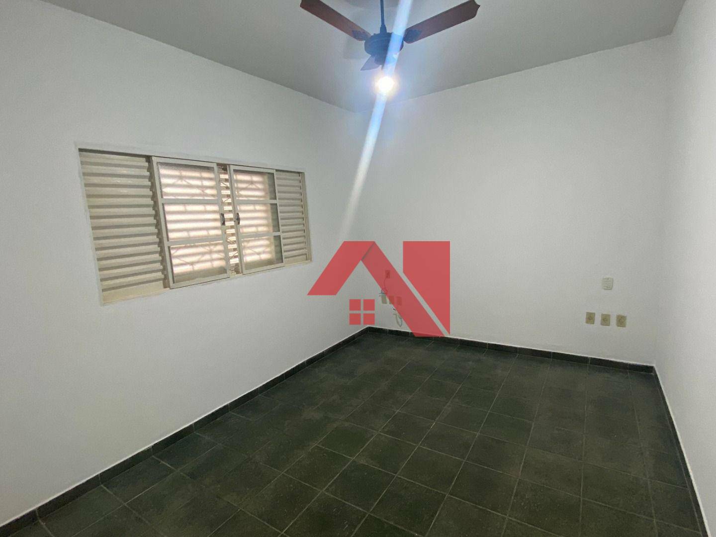 Casa para alugar com 3 quartos, 236m² - Foto 14