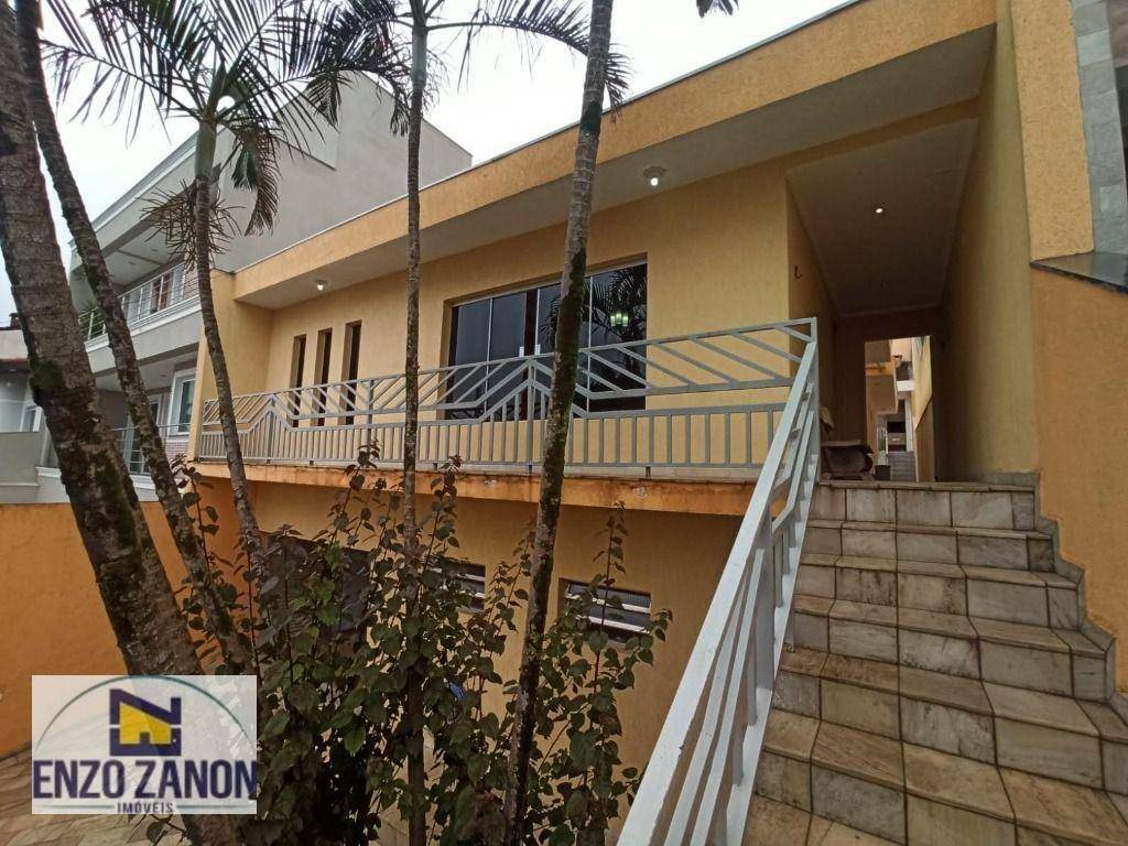 Casa à venda com 3 quartos, 300m² - Foto 1