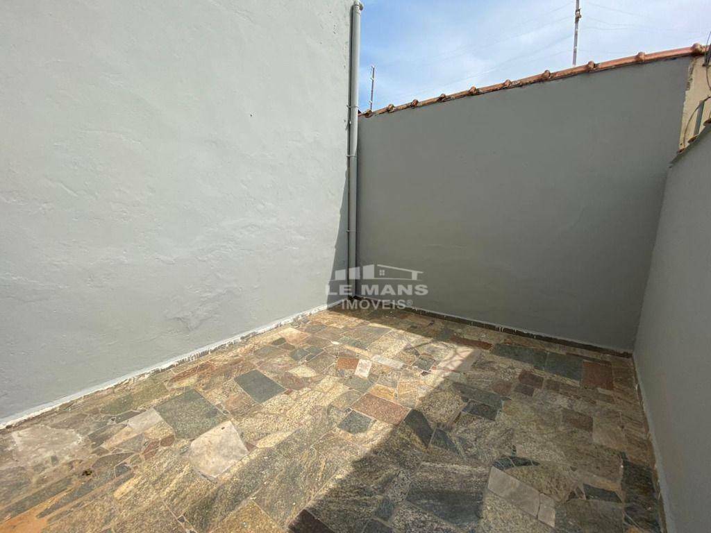 Casa para alugar com 2 quartos, 80m² - Foto 15