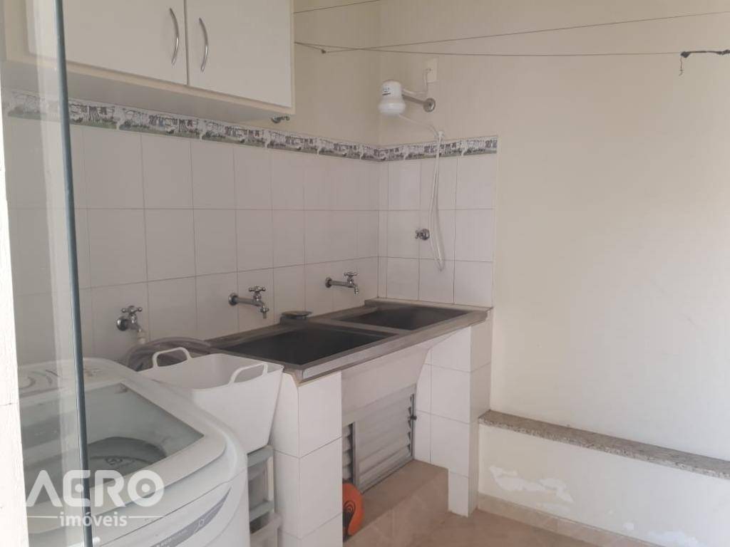 Casa à venda com 3 quartos, 200m² - Foto 12