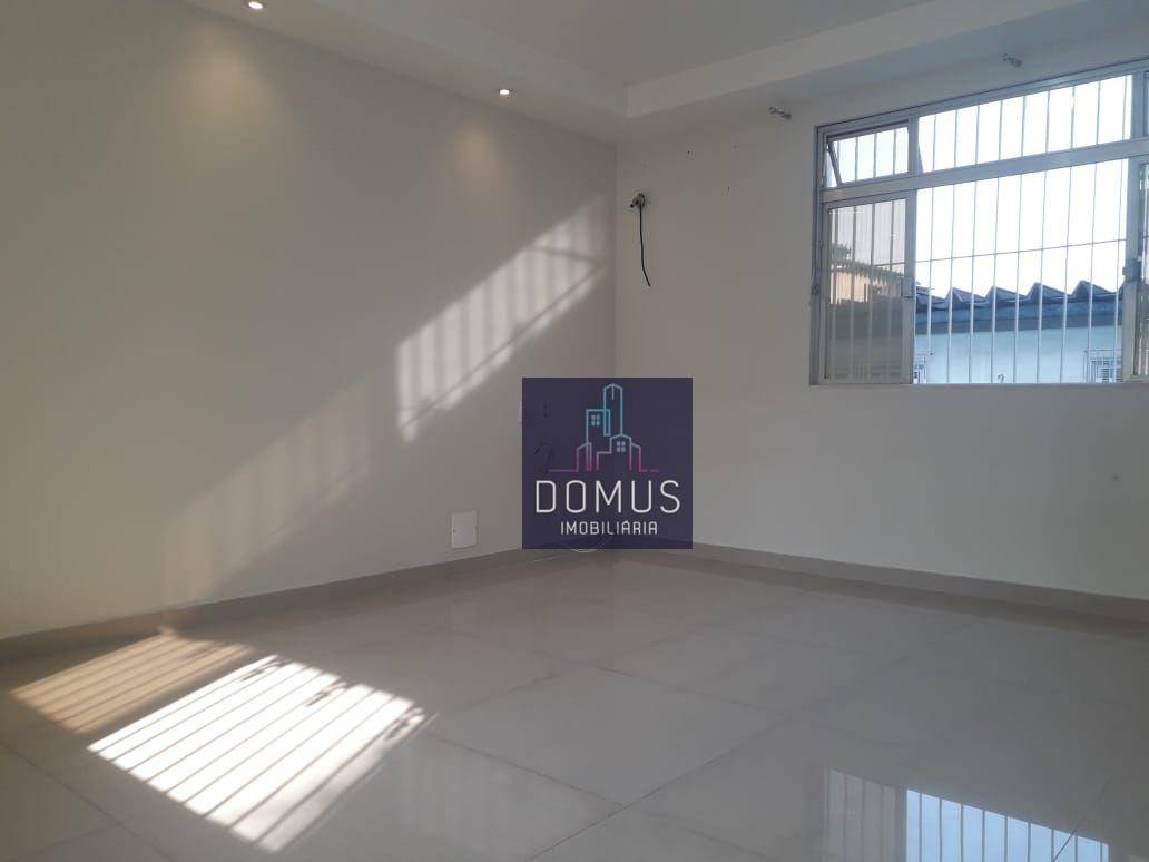 Casa à venda com 3 quartos, 198m² - Foto 1