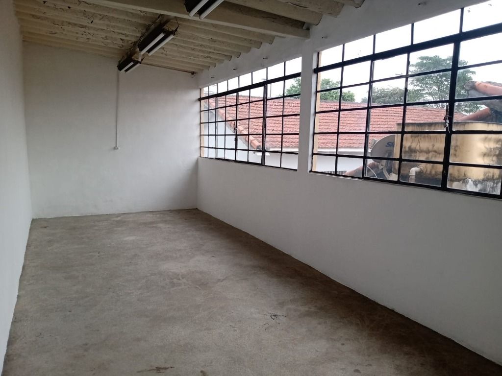 Casa para alugar com 3 quartos, 230m² - Foto 25