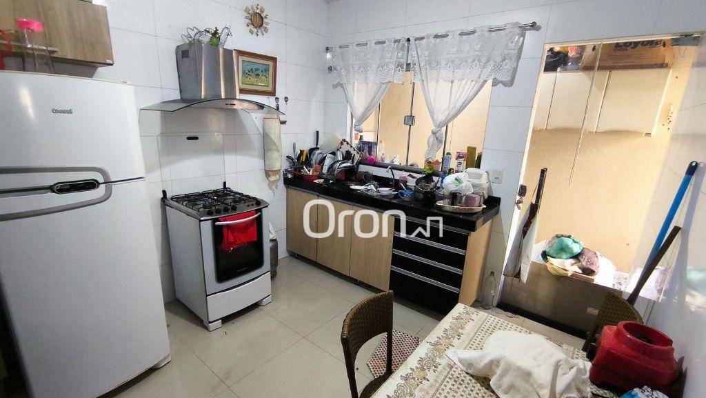 Casa à venda com 3 quartos, 90m² - Foto 2