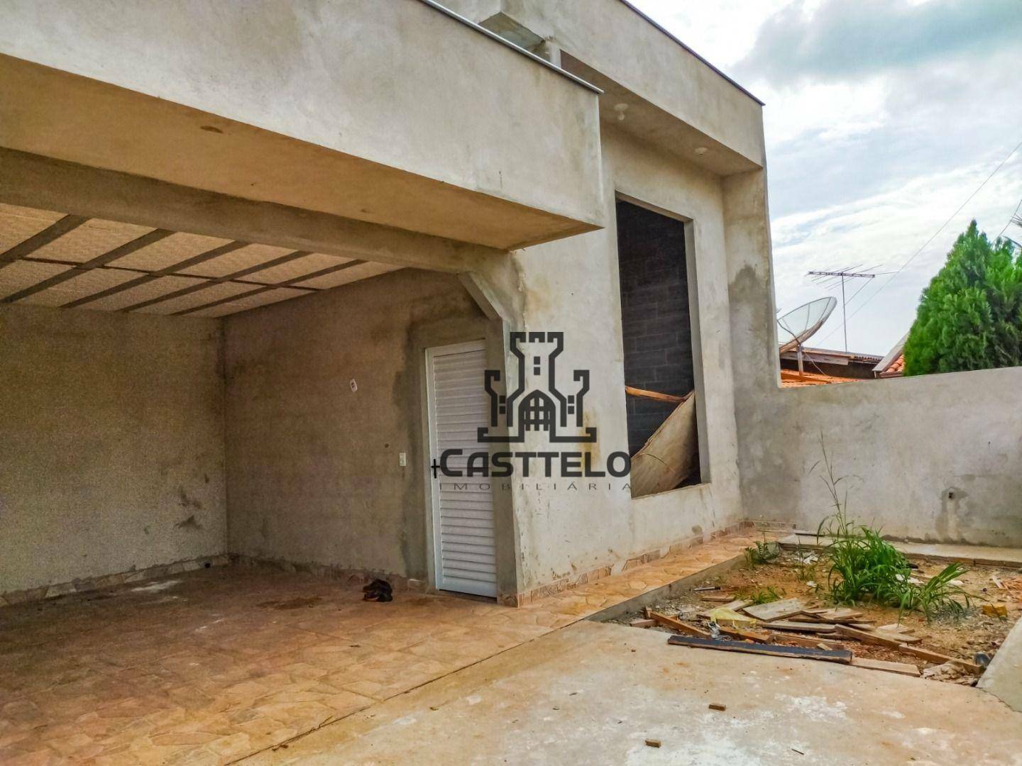 Casa à venda com 3 quartos, 106m² - Foto 1