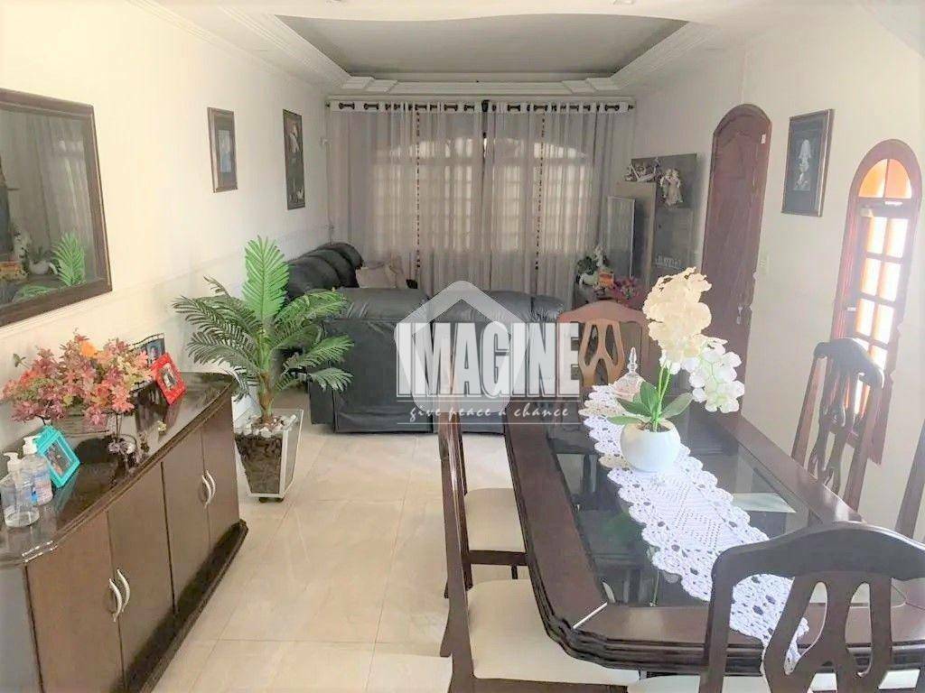 Sobrado à venda com 3 quartos, 240m² - Foto 2