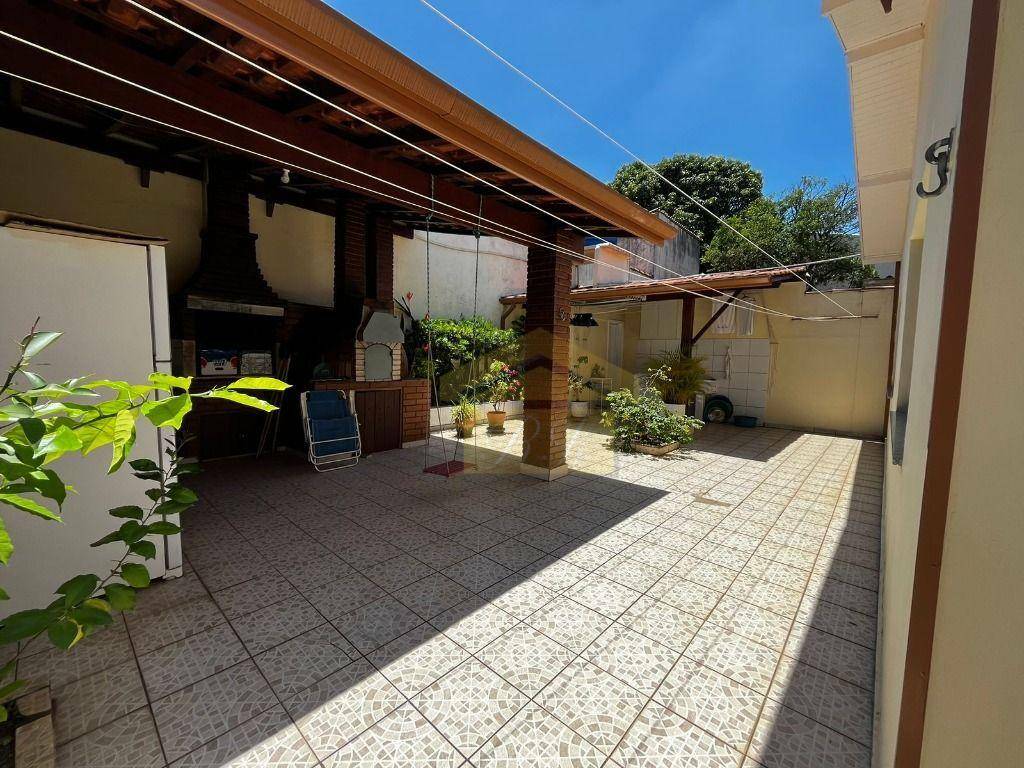 Casa à venda com 3 quartos, 219m² - Foto 40