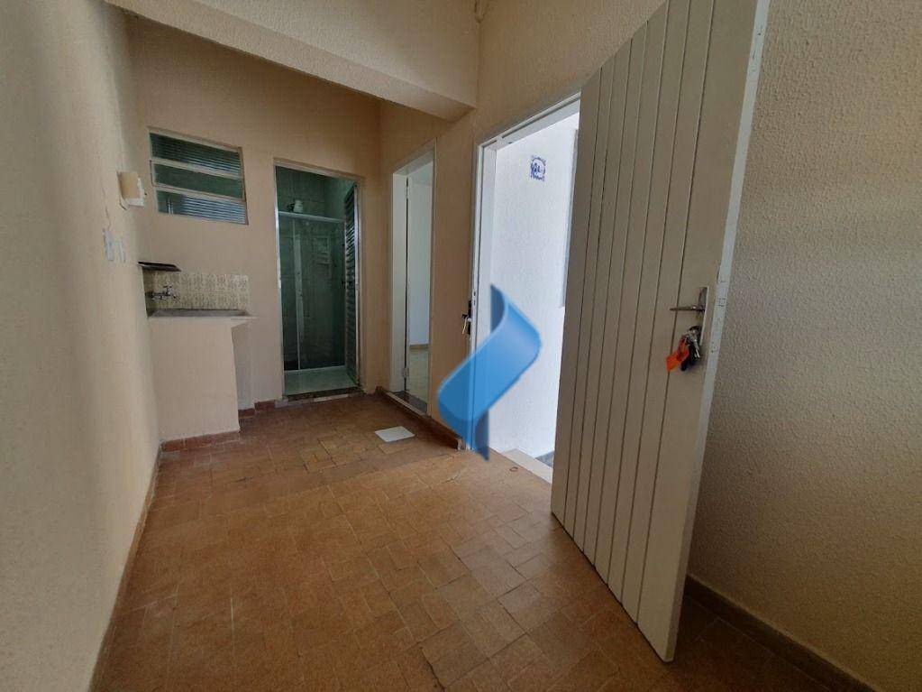 Casa para alugar com 1 quarto, 70m² - Foto 12