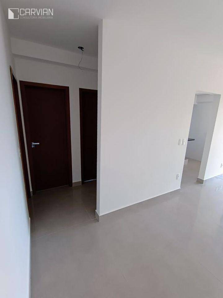 Apartamento à venda com 2 quartos, 67m² - Foto 2