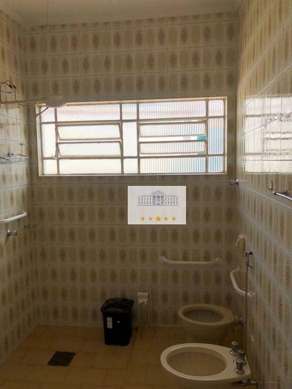 Casa à venda e aluguel com 3 quartos, 242m² - Foto 3