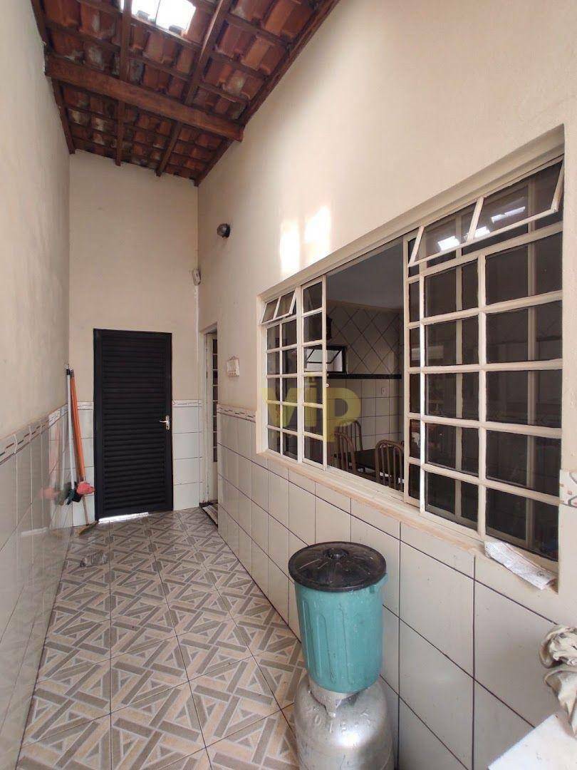 Casa à venda com 3 quartos, 200m² - Foto 17