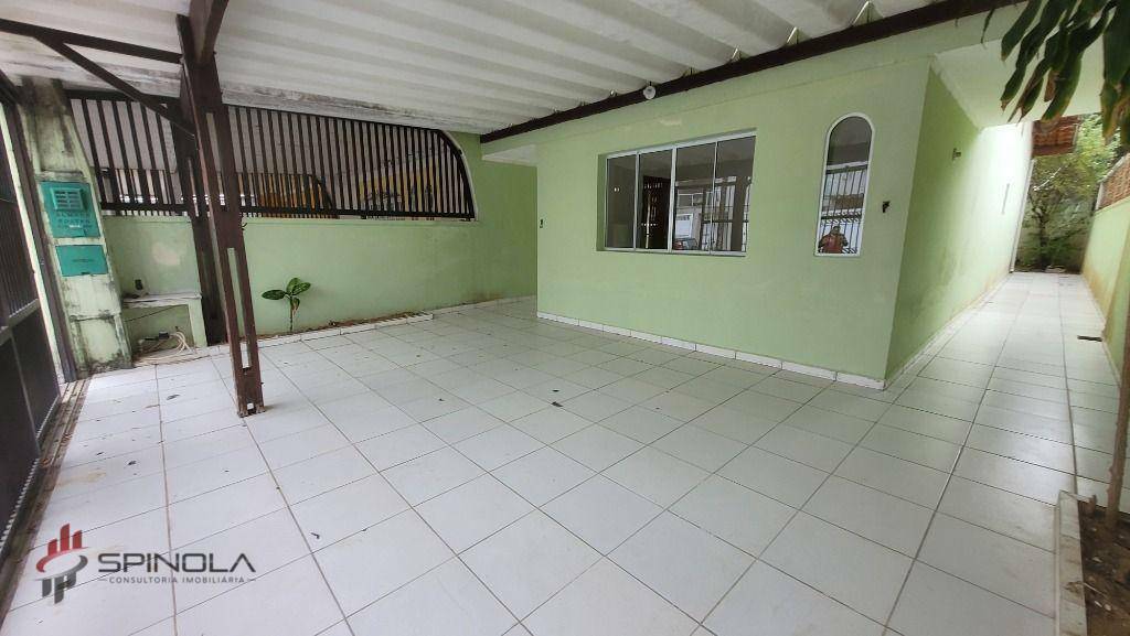 Casa à venda com 2 quartos, 70m² - Foto 4