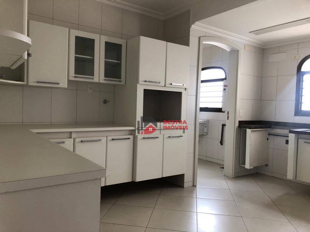 Apartamento à venda com 3 quartos, 141m² - Foto 9